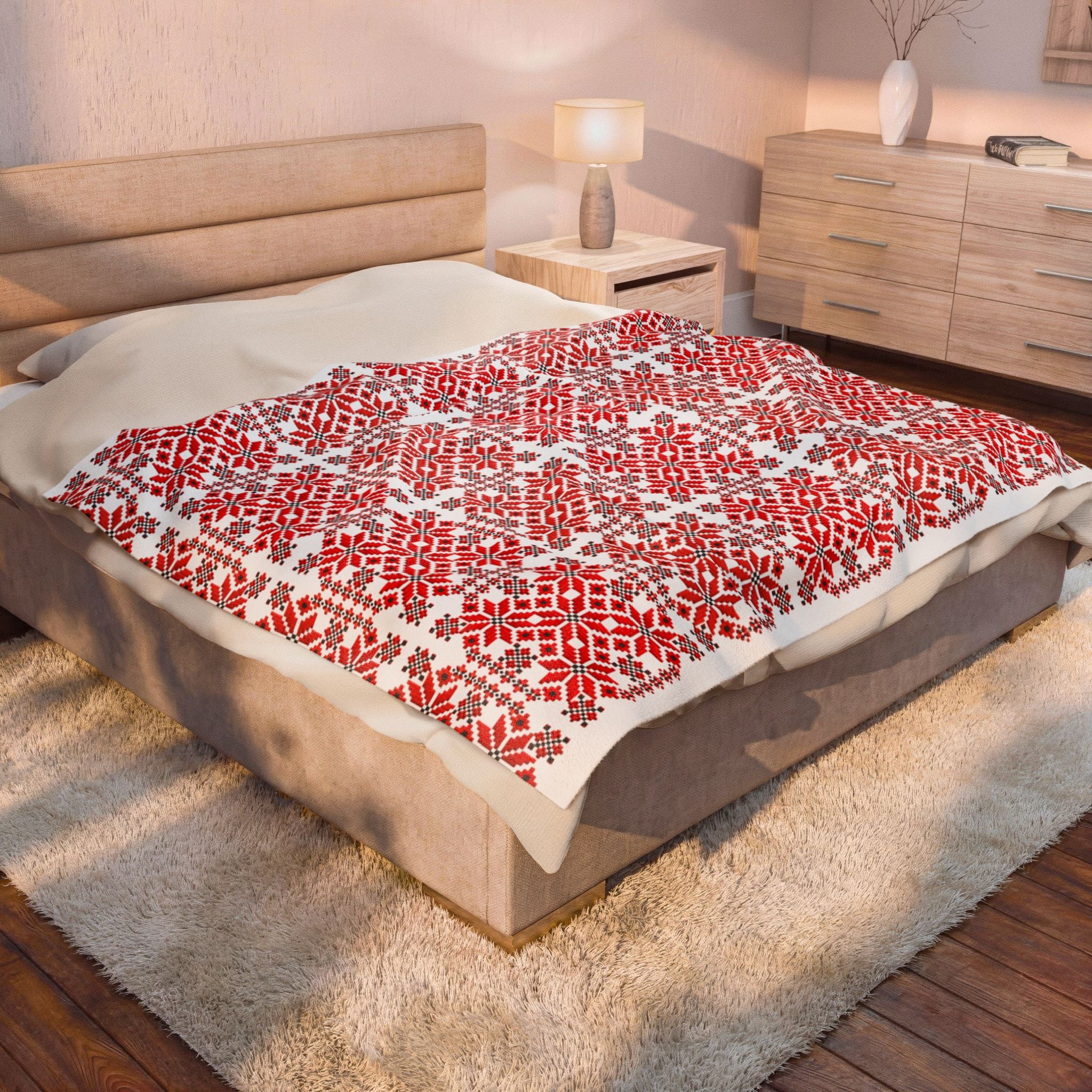 Red Nordic Snowflake Velveteen Plush Blanket — Cozy Holiday Throw