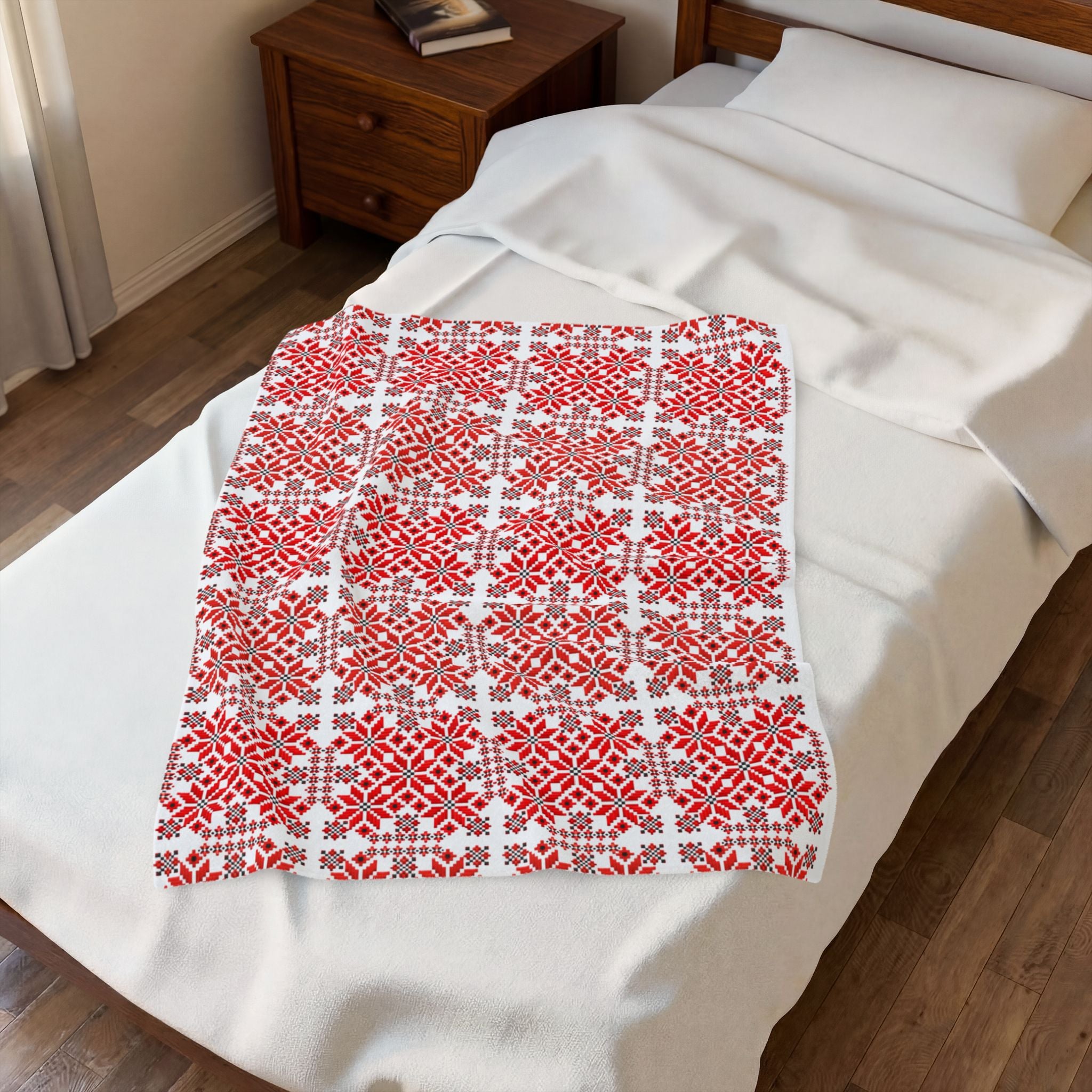 Red Nordic Snowflake Velveteen Plush Blanket — Cozy Holiday Throw