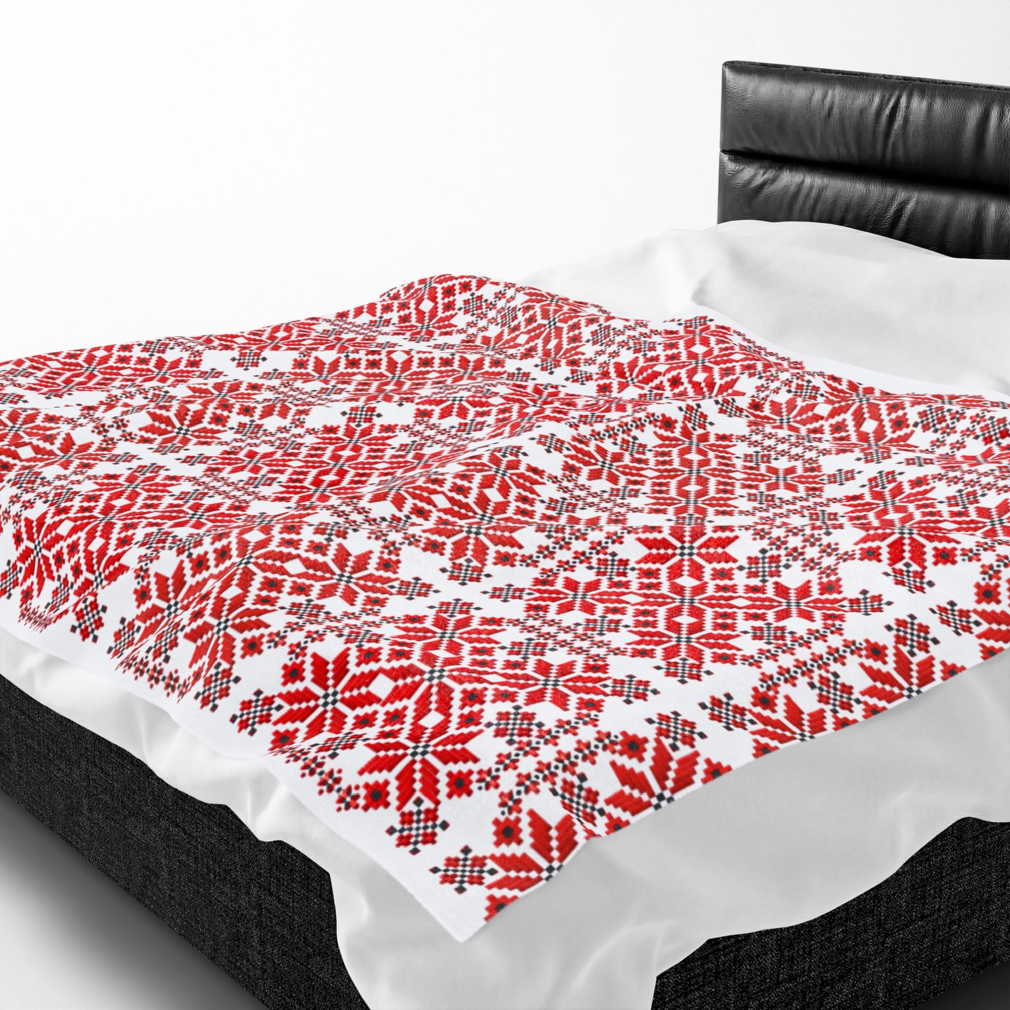 Red Nordic Snowflake Velveteen Plush Blanket — Cozy Holiday Throw