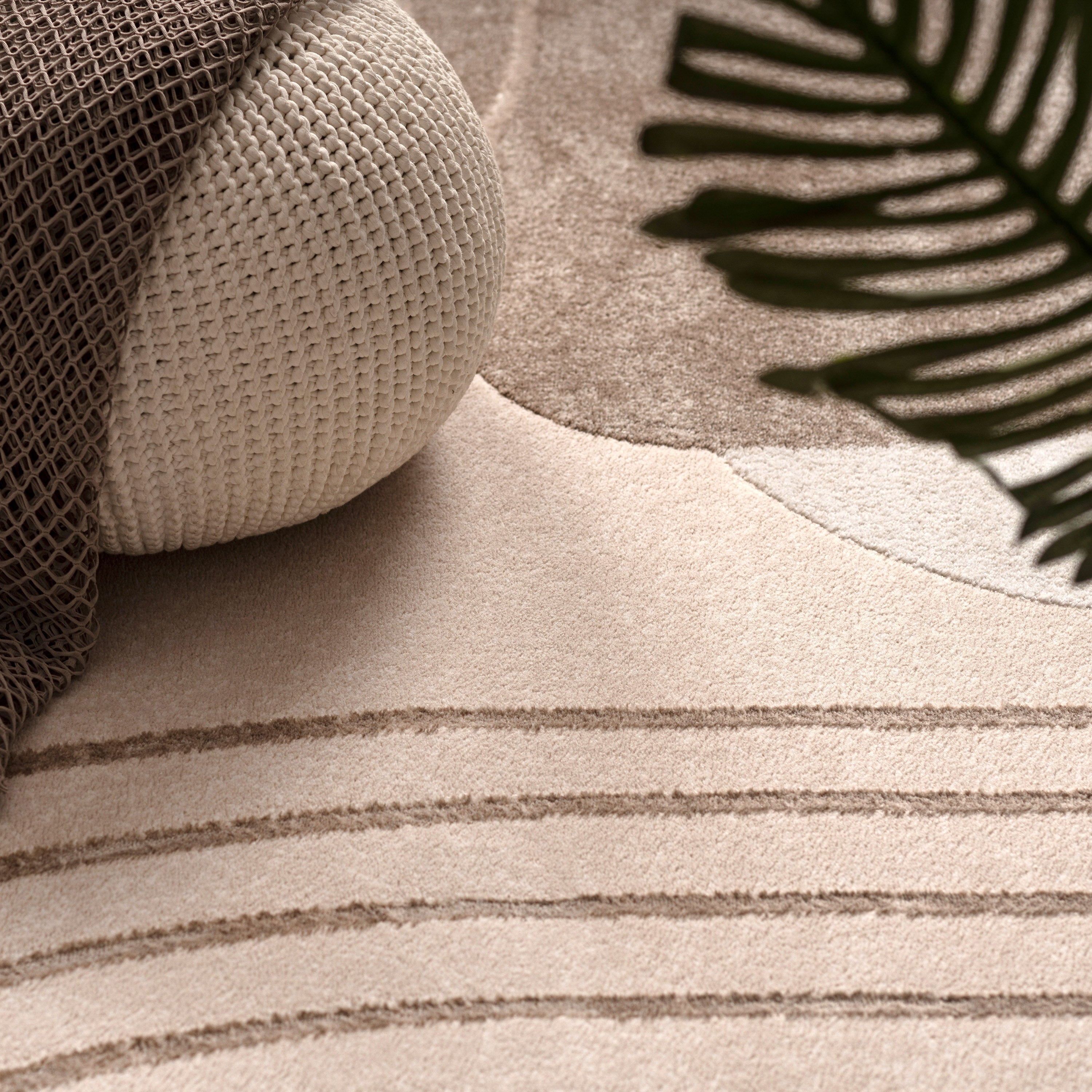 Tuana Modern Carved Lines Area Rug | BLUESKYDEZIGN